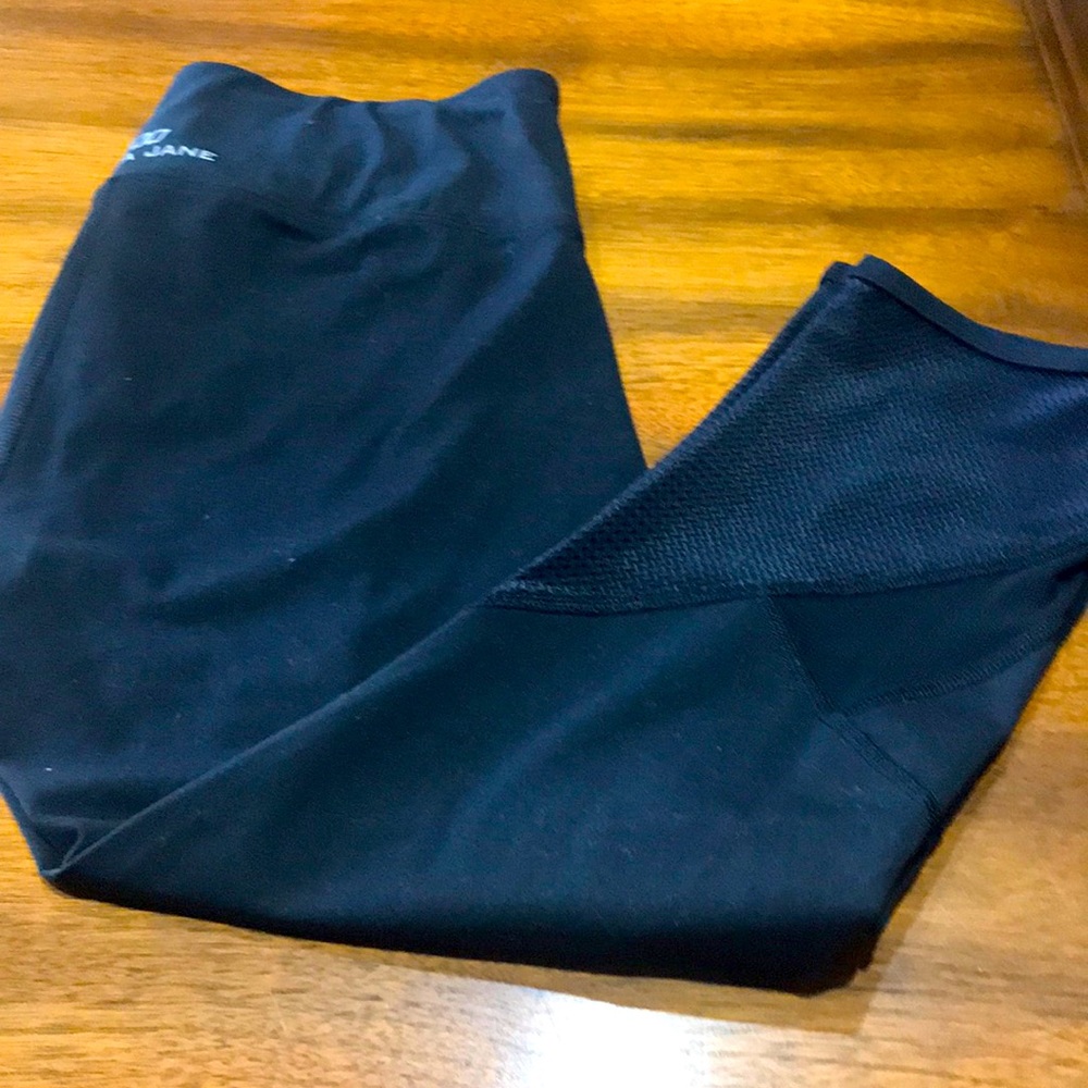 Lorna Jane black extra small capri tights.